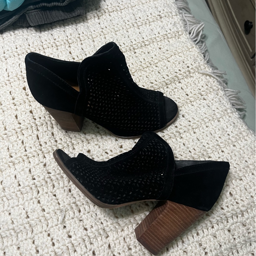 Lucky heel, peep toe